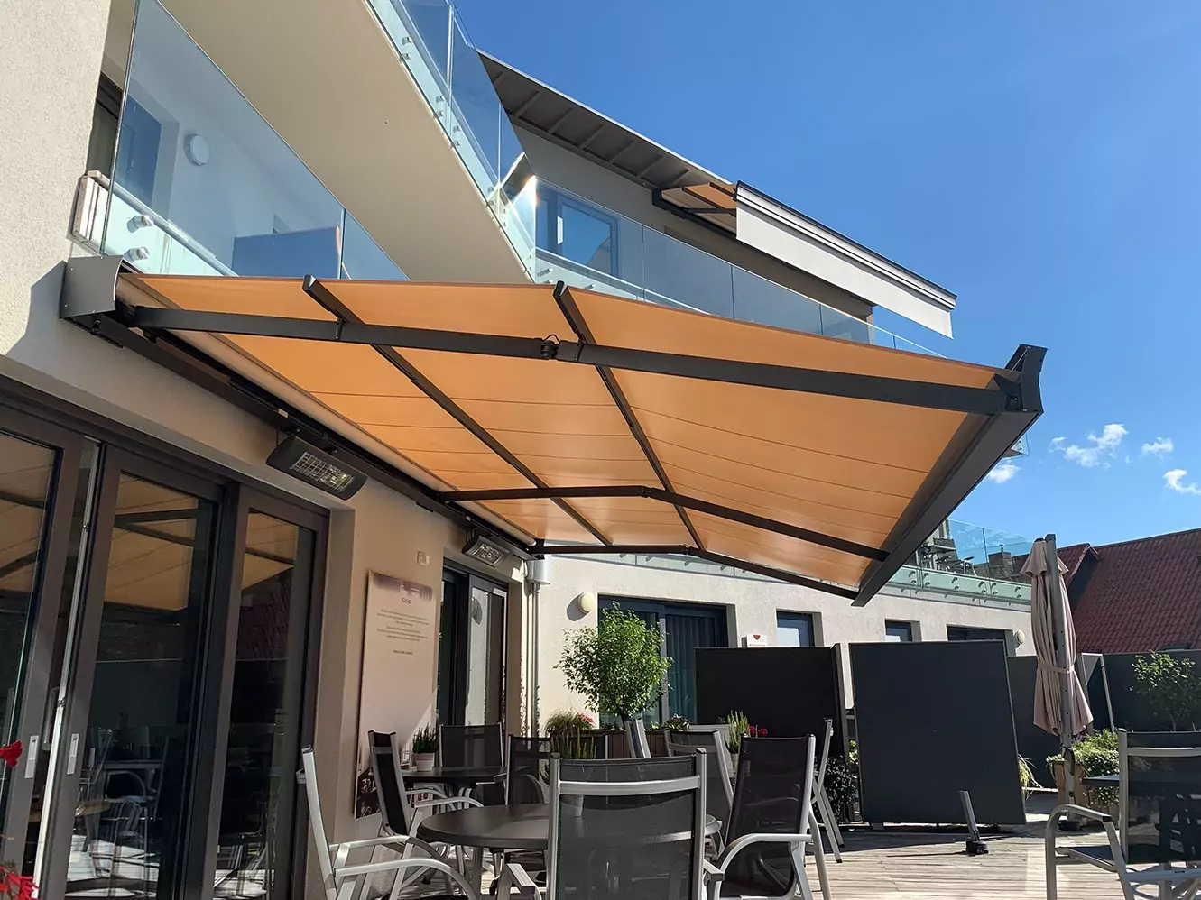 SunRain Markise – zuverlässiger Sonnen- und Regenschutz für Terrasse und Balkon von DIX GmbH.